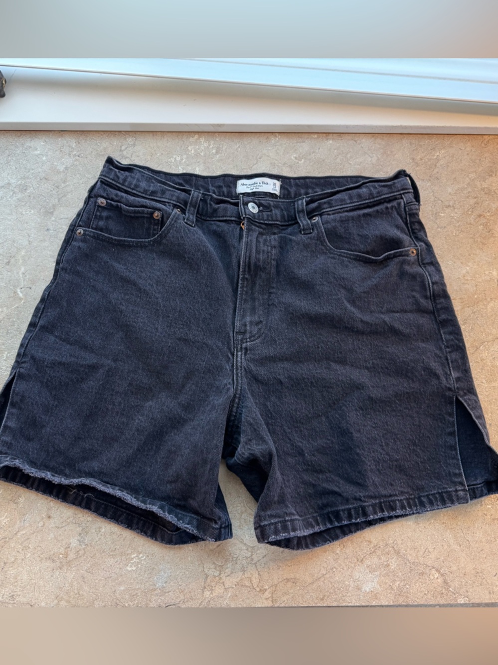 Abercrombie & Fitch The 7” Dad Short, High Rise- Size 32/14